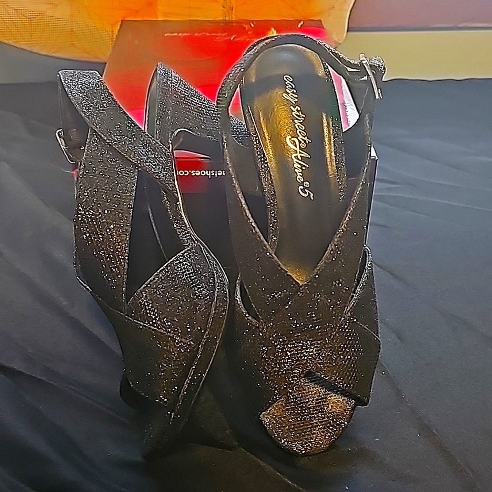 Easy Street Alive 5 Black Glitter CHRISTY open-toe pump. Black Glitter. 7 1/2